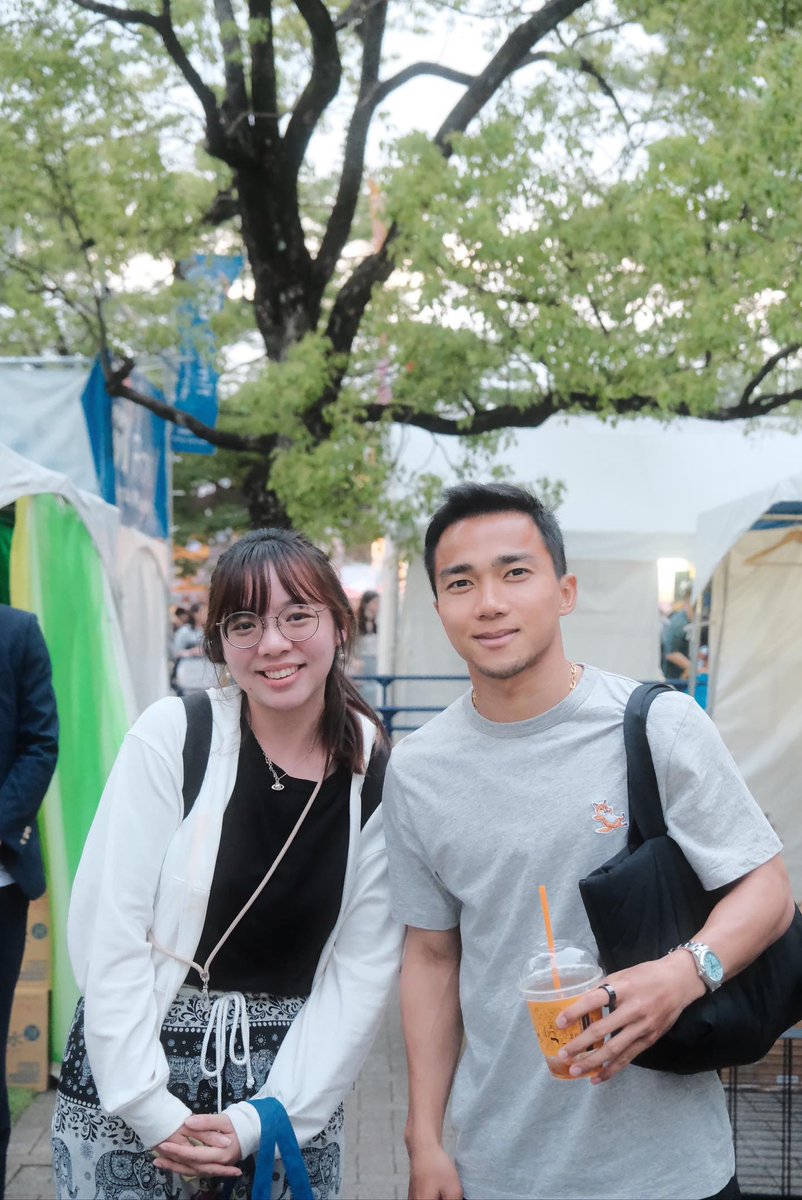 minireddishcam's tweet photo. สุดท้ายของ🧵นี้

💗งานไทยเฟสกลับมาละได้เจอเพื่อนคนไทยในญี่ปุ่นหลายคนที่ไม่ได้เจอเยอะมาก ได้รวมตัวกัน 
💗ดีใจที่4EVE มาแสดง ได้เจอตัวจริงแล้ว และได้อยู่เฟรมเดียวกับกับน้อง ๆ ด้วย
💗 ได้เจอเจ ชนาทิปโดยบังเอิญด้วยค่ะ ไทยเฟสเปนที่รวมคนดังจริง ๆ 

เจอกันปีหน้า

#ThaiFestivalTokyo2023 https://t.co/gyNVyTAagd