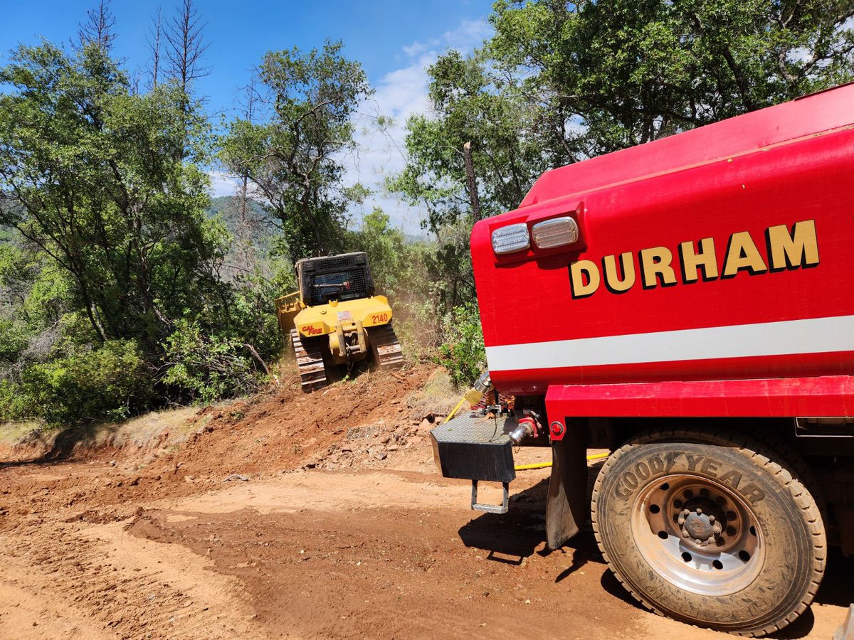 CALFIRE_ButteCo's tweet image. #BellFire (update) Firefighters have contained the fire to 1.8 acres. Units will continue to mop of the fire for next hour. The cause is under investigation.