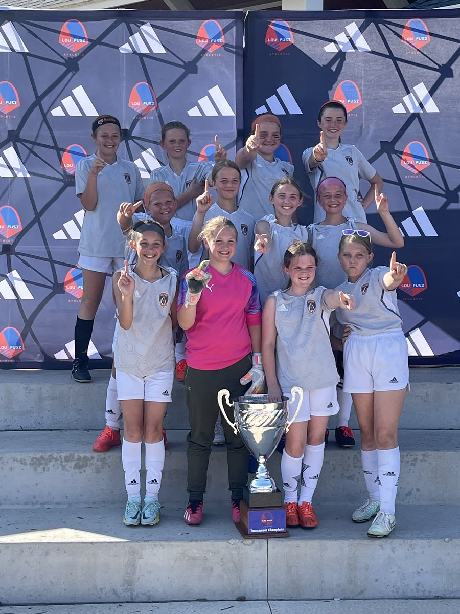 Kolping 2011 Orange won the Gateway Memorial Classic this weekend scoring 13 goals  and giving up only 1 in three games!
