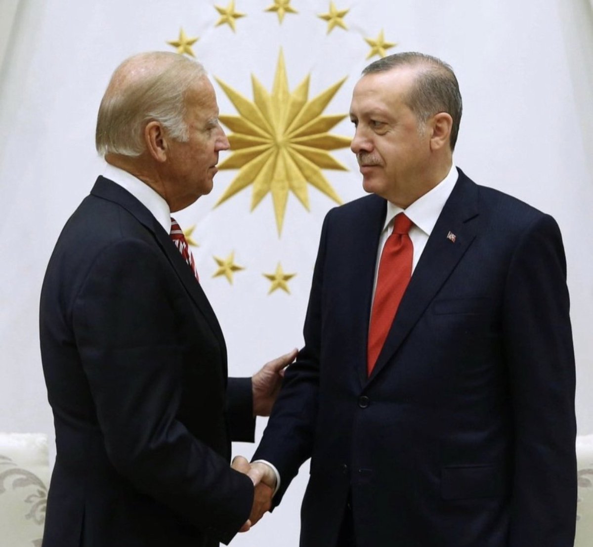amansouraja's tweet photo. كل من قاموا بمحاربة الرئيس التركي #أردوغان في السر والعلن وتعهدوا بإسقاطه وعلى رأسهم الرئيس الأمريكي بايدن و الفرنسي ماكرون أجبرهم الشعب التركي على تهنئته و تمنوا التعاون معه #الانتخابات_التركية https://t.co/5cbYI4FNT5
