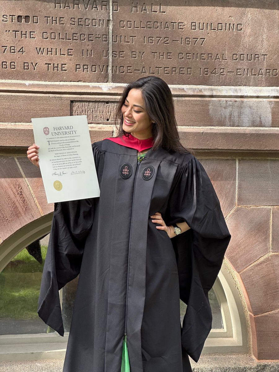 shrinkhalak_'s tweet photo. May 25, 2023 
I graduated from Harvard University with a graduate degree in Urban Planning. 
Beyond grateful to have had this transformative opportunity of a lifetime! 🍀❤️ https://t.co/WyuBWdoABd