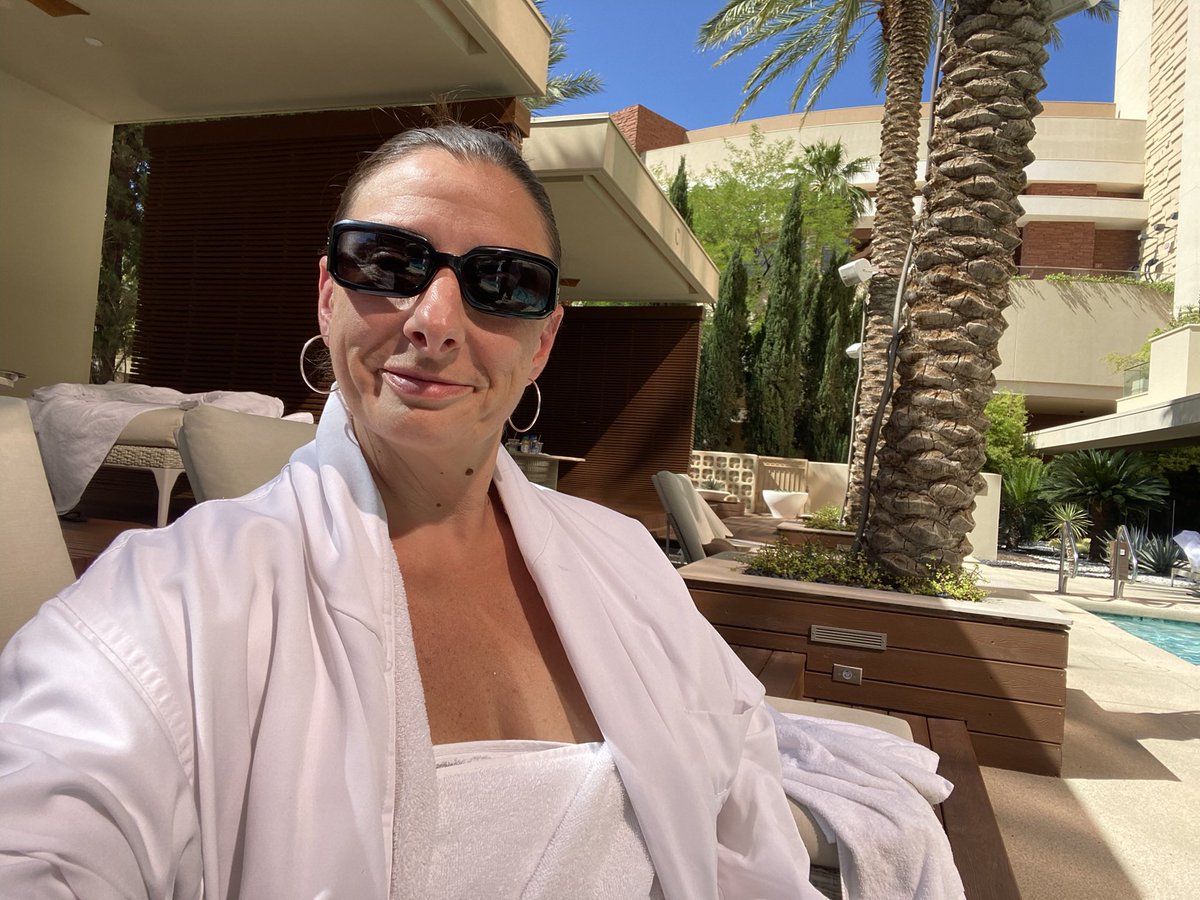 Memorial Day weekend in Vegas means everyone is out at the big pools. Locals, peep this hidden gem at <a href="/redrockcasino/">Red Rock Casino Resort & Spa Las Vegas</a> Ask about the locals deal.
<a href="/LasVegasLocally/">Las Vegas Locally 🌴</a> <a href="/VitalVegas/">Vital Vegas</a>