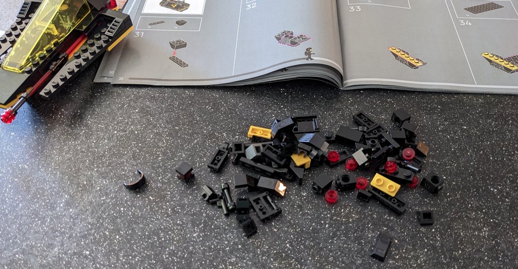 Classicsmiley's tweet image. I really like using @StoneCoatEpoxy sample boards on my lap when building with @LEGO_Group bricks!