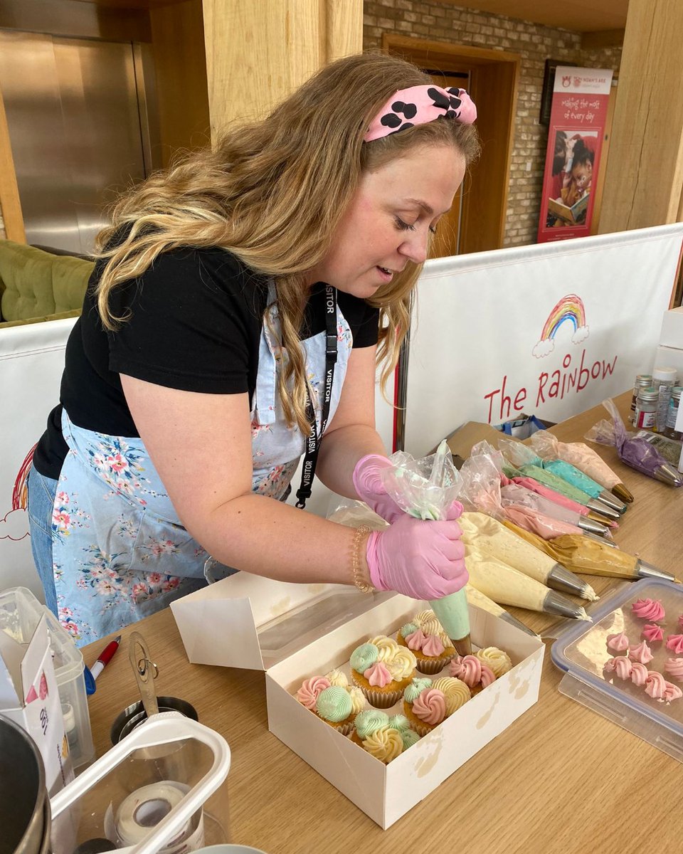 NoahsArkHospice's tweet photo. Who doesn't love a sweet treat? 🧁🍥

Our parent group showed off their baking and presentation skills last week with cupcake decorating at The Ark. We've got say - they look pretty tasty! 😋 #parentgroup #baking #cakes #activities #family https://t.co/37b3oRg1fU