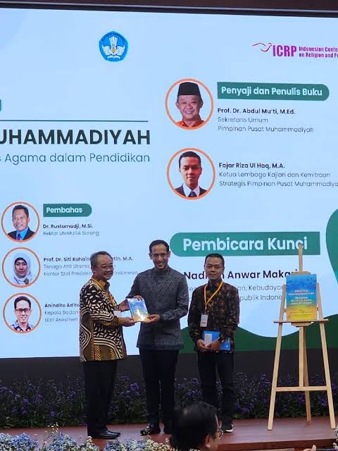 Benarlah kalau dibilang negara kita darurat literasi. Modal SS Liputan bedah buku saja analisanya bisa sampai ke komunis...