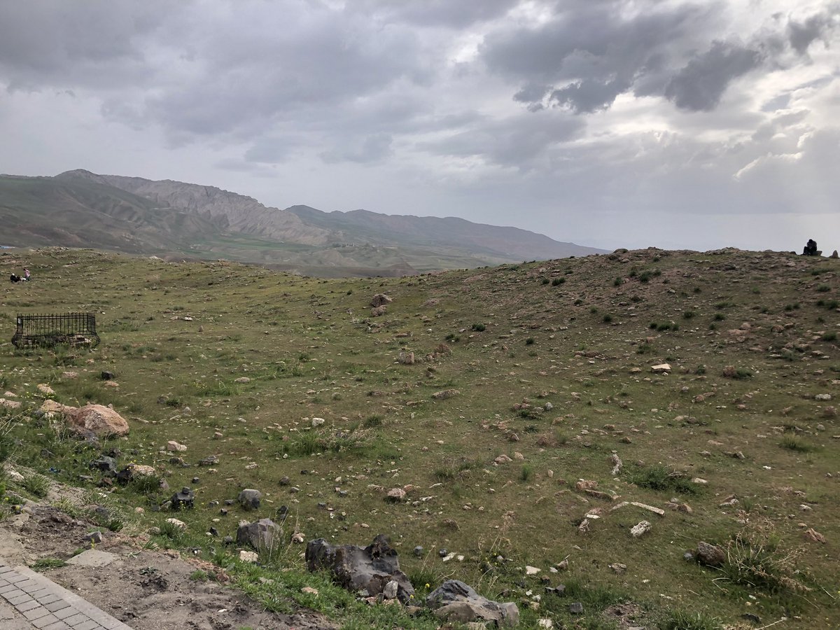 Mazlum Baran (@mazlumbaran2305) on Twitter photo İshakpaşa sarayı civarında bulunan eski döneme ait mezarlıkların etrafı ivedi olarak koruma altına alınmalıdır. Bilinçli ve bilinçsiz olarak yerli ve yabancı turistler mezarlık içinde oturarak tahribata sebep oluyorlar.
<a href="/DBKaymakamligi/">Doğubayazıt Kaymakamlığı</a>
<a href="/y_zacar/">YıldızAcar</a>
<a href="/nezirelik2/">NEZİR ÇELİK</a>
@dogubayaz0455 İshakpaşa sarayı civarında bulunan eski döneme ait mezarlıkların etrafı ivedi olarak koruma altına alınmalıdır. Bilinçli ve bilinçsiz olarak yerli ve yabancı turistler mezarlık içinde oturarak tahribata sebep oluyorlar.
<a href="/DBKaymakamligi/">Doğubayazıt Kaymakamlığı</a>
<a href="/y_zacar/">YıldızAcar</a>
<a href="/nezirelik2/">NEZİR ÇELİK</a>
@dogubayaz0455