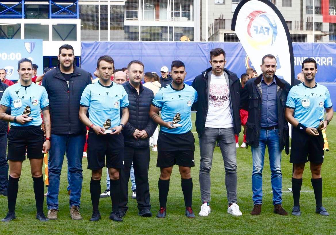 IngridRuiz1976's tweet photo. Orgull fins l’infinit. ❤️
Final de la Copa Constitució😜🙋🏻‍♀️
@FutbolAndorra
Felicitats
@interescaldes
@fcsantacoloma
 
@NhoaWinter😍😍😍
#andorra https://t.co/YtBFX84vk4