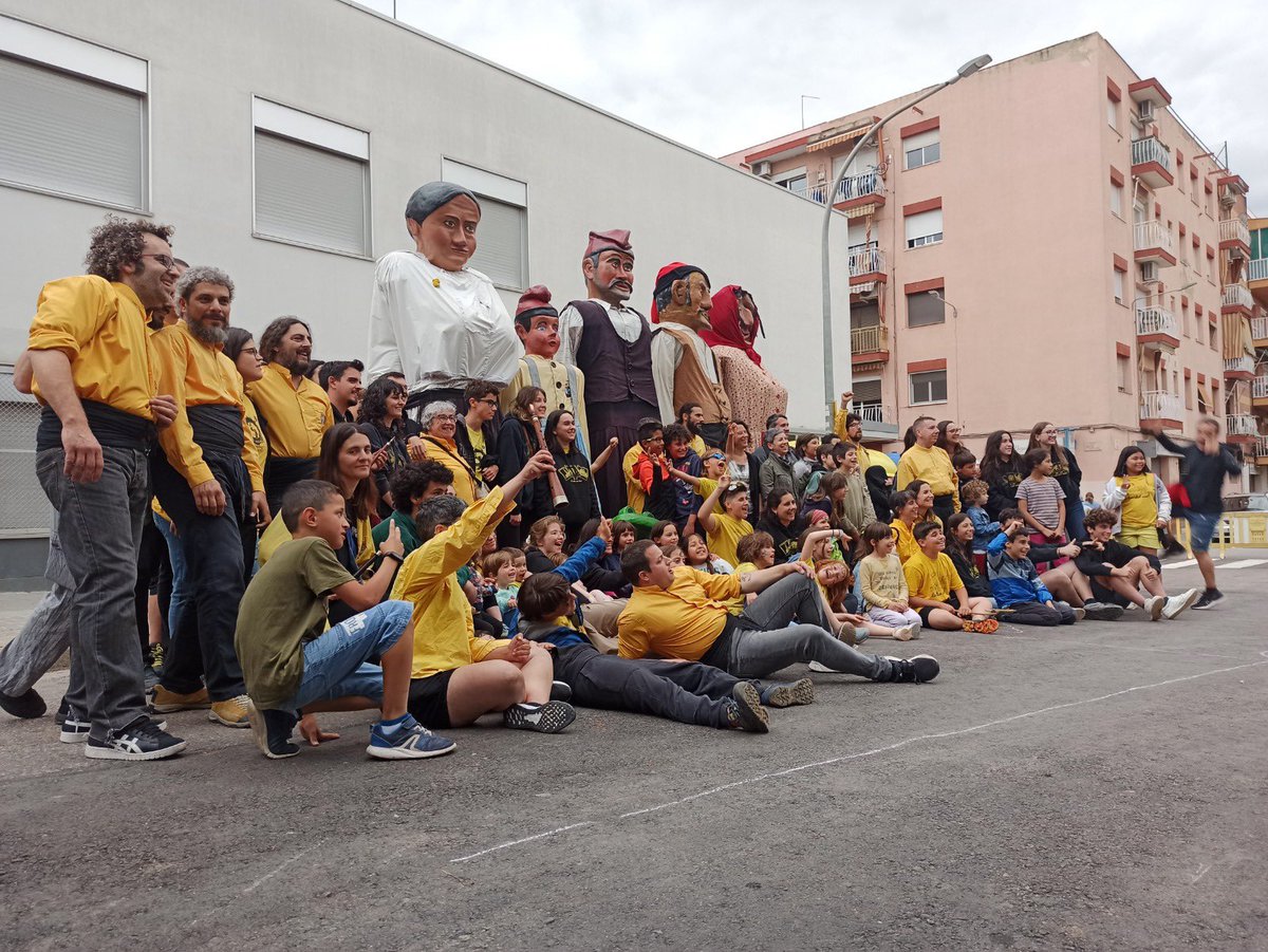 lallardelvent's tweet photo. Ja fa una setmana que vam celebrar la Festa del Bosc!🎉🌲

Moltes gràcies a totes per venir a celebrar, un any més, la festa de la nostra entitat. Més de 150 persones vau venir a gaudir de les activitats.💛

Ens ho vam passar molt bé i ja estem pensant coses per l’any que ve! 🙄 https://t.co/SOQ3sgNwBQ