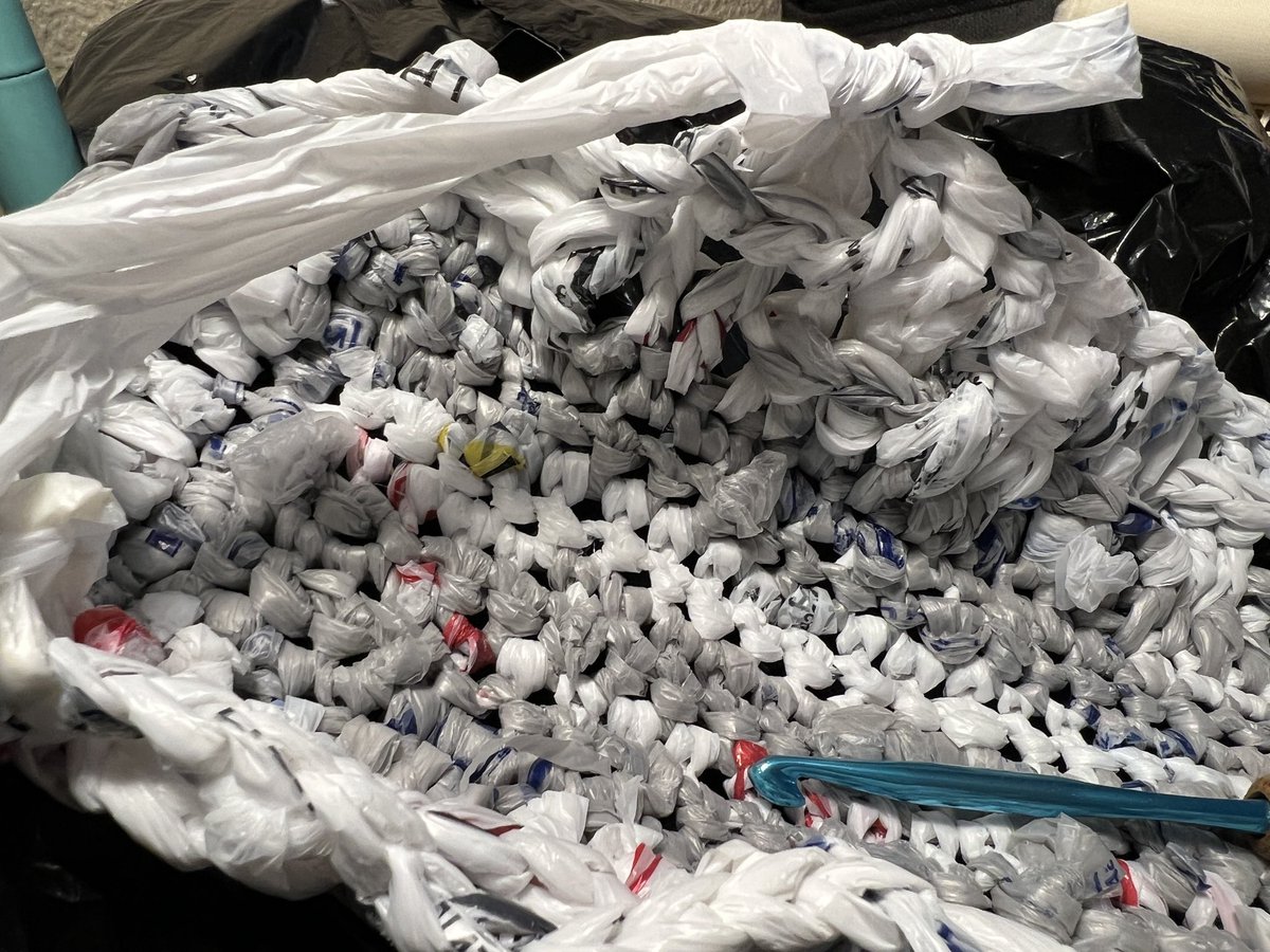 mmawifey's tweet image. ♻️ ☀️Plarn Pool Bag ⛱️💦
#plarn #poolbag #summerbag #reuse