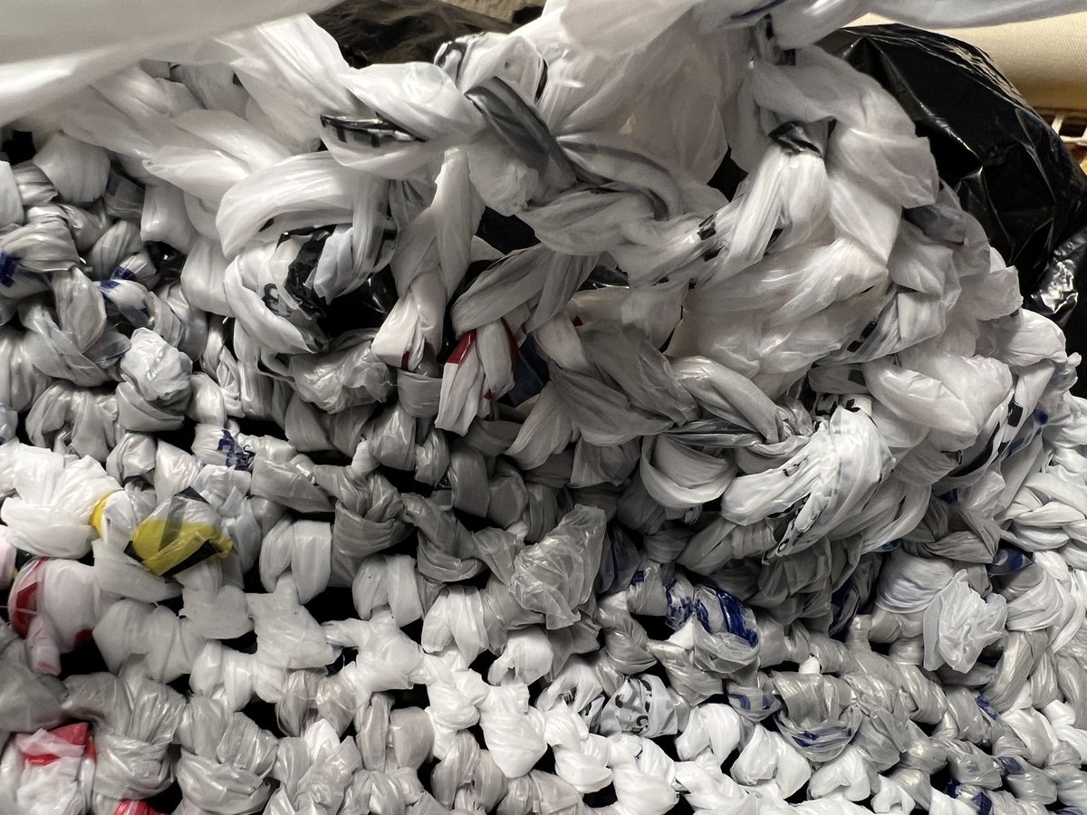 mmawifey's tweet image. ♻️ ☀️Plarn Pool Bag ⛱️💦
#plarn #poolbag #summerbag #reuse