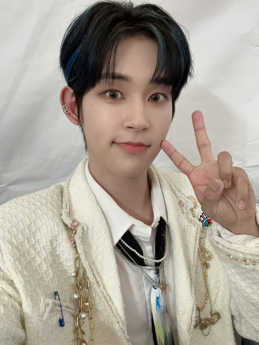 NINE_i_Firstone's tweet image. [#서원]

#서원을말해봐!☝️

[ SW택배 ]

드림콘서트 서원 셀카가 도착했습니다!!
앞으로도 많은 이용 부탁드립니다~^^ 
오늘도 예쁜하루 보내시길 바랍니다~

#NINEi #나인아이