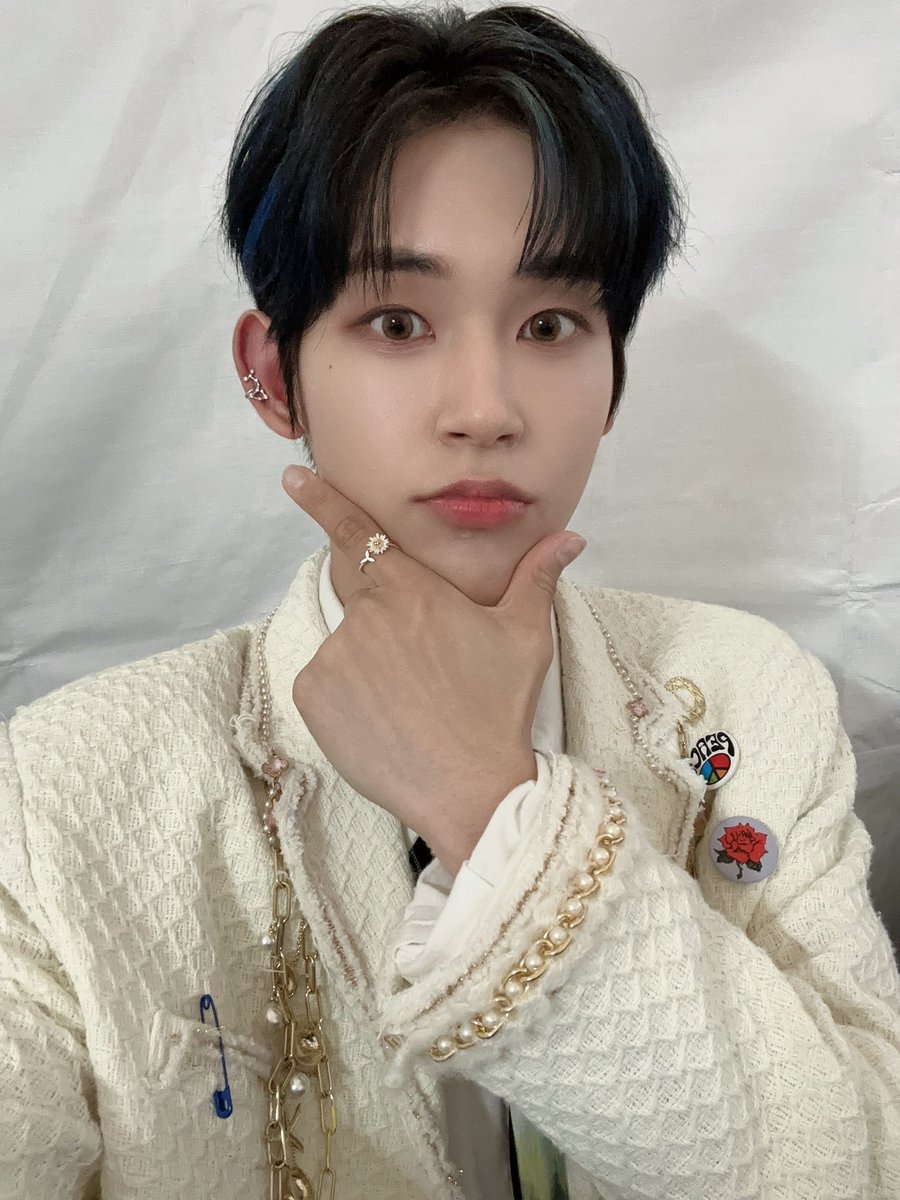 NINE_i_Firstone's tweet image. [#서원]

#서원을말해봐!☝️

[ SW택배 ]

드림콘서트 서원 셀카가 도착했습니다!!
앞으로도 많은 이용 부탁드립니다~^^ 
오늘도 예쁜하루 보내시길 바랍니다~

#NINEi #나인아이