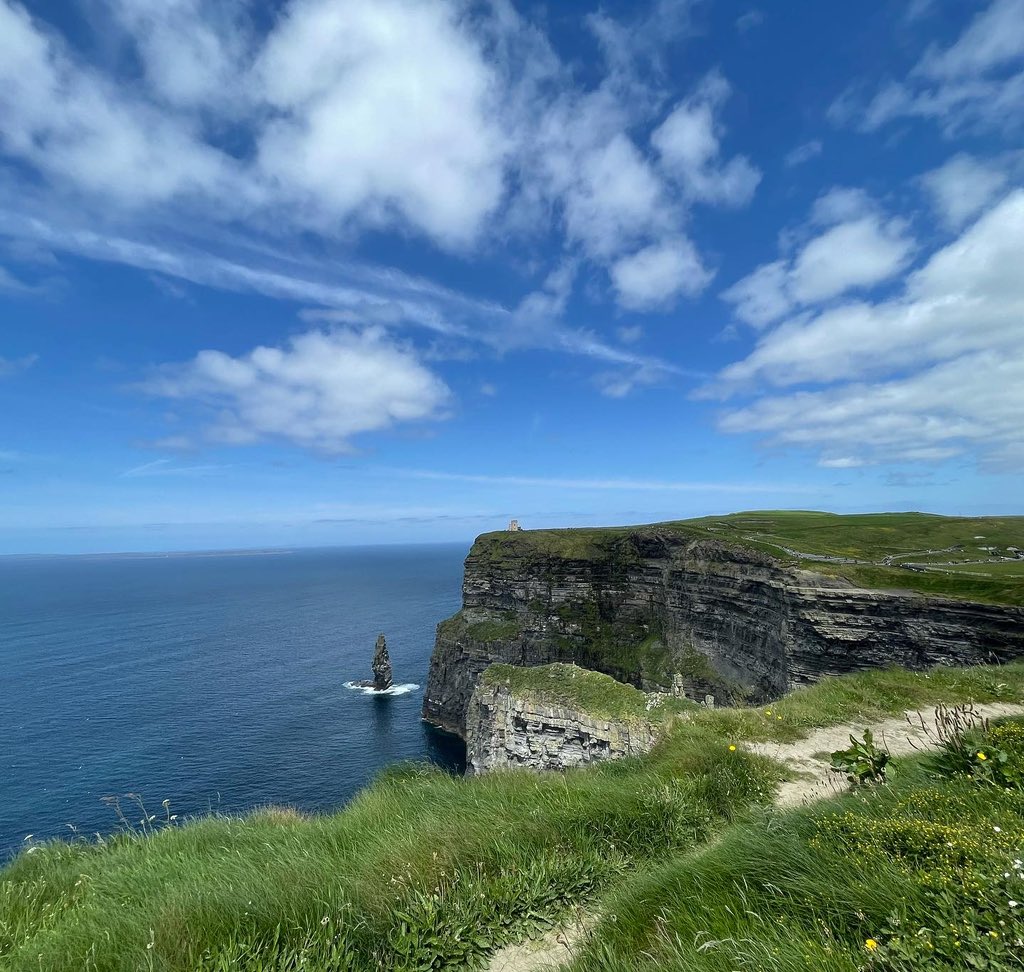 AmyLeeds94's tweet photo. Last minute road trip to #Ireland for the bank holiday 🇮🇪⛴️ 😎 #wildatlanticway https://t.co/BWJHDYnjRr