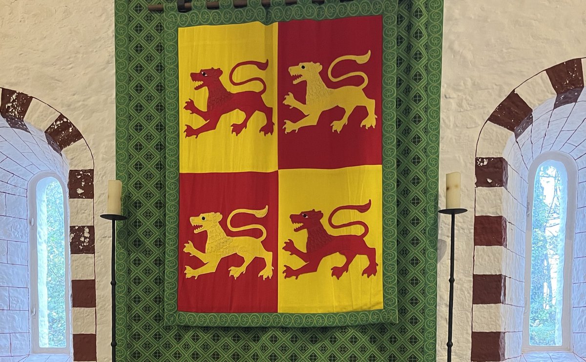 @DailyPicTheme2 #DailyPictureTheme #quarter
The flag of Owain Glyndwr 🏴󠁧󠁢󠁷󠁬󠁳󠁿