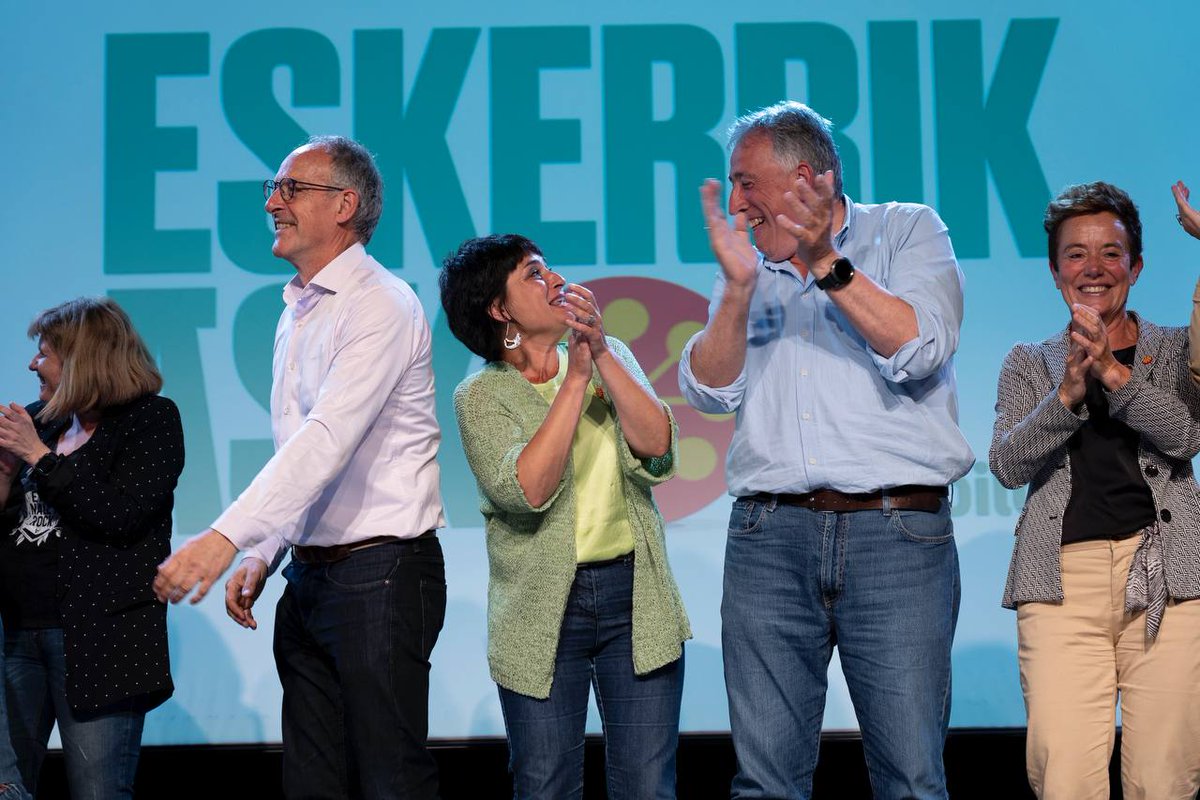 ehbildu's tweet photo. Egun on Euskal Herria! Zelan esnatu gara? Al tajo! 😉  

#EginDugu https://t.co/ZbBYBI93Xf