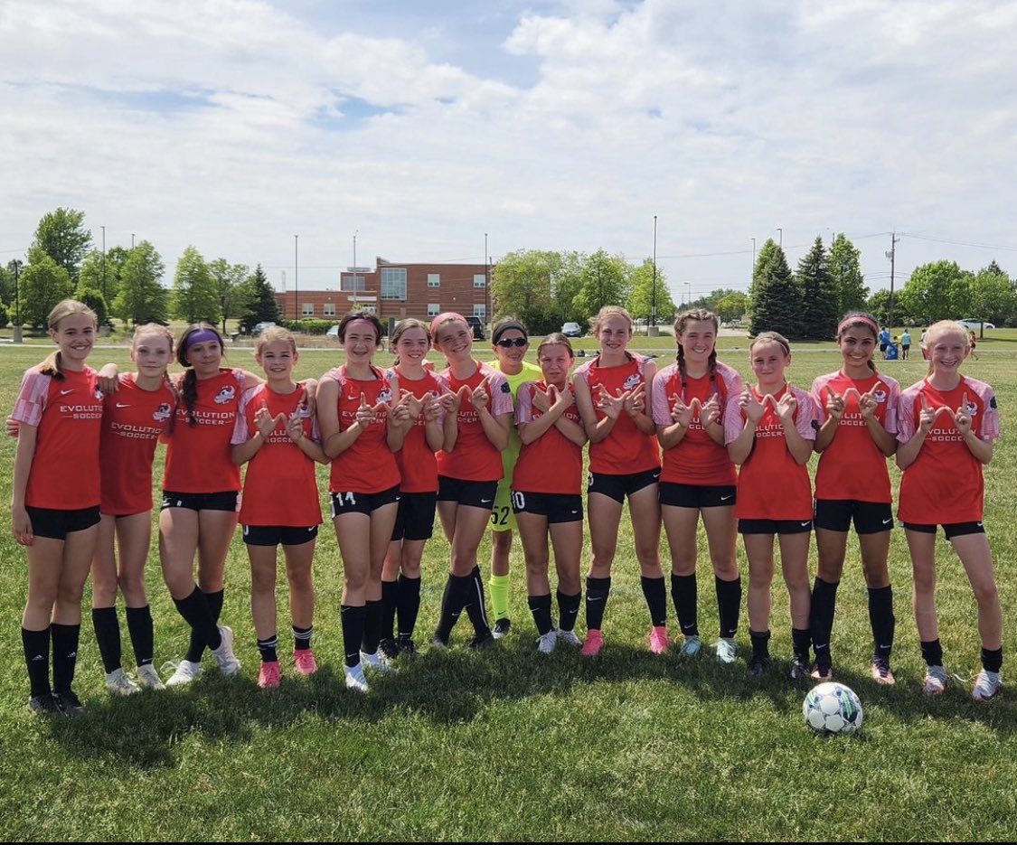 Evolution_SC14's tweet image. 𝙎𝙩𝙖𝙩𝙚 𝘾𝙪𝙥 𝙁𝙞𝙣𝙖𝙡 𝙃𝙚𝙧𝙚 𝙒𝙚 𝘾𝙤𝙢𝙚 🤩

Congratulations to both our 2010 Girls Mercurial &amp;amp; 2009 Girls Mercurial on securing their place in the final next weekend! #evolutionsoccer #nikesoccer #ilstatecup #wewantthecup