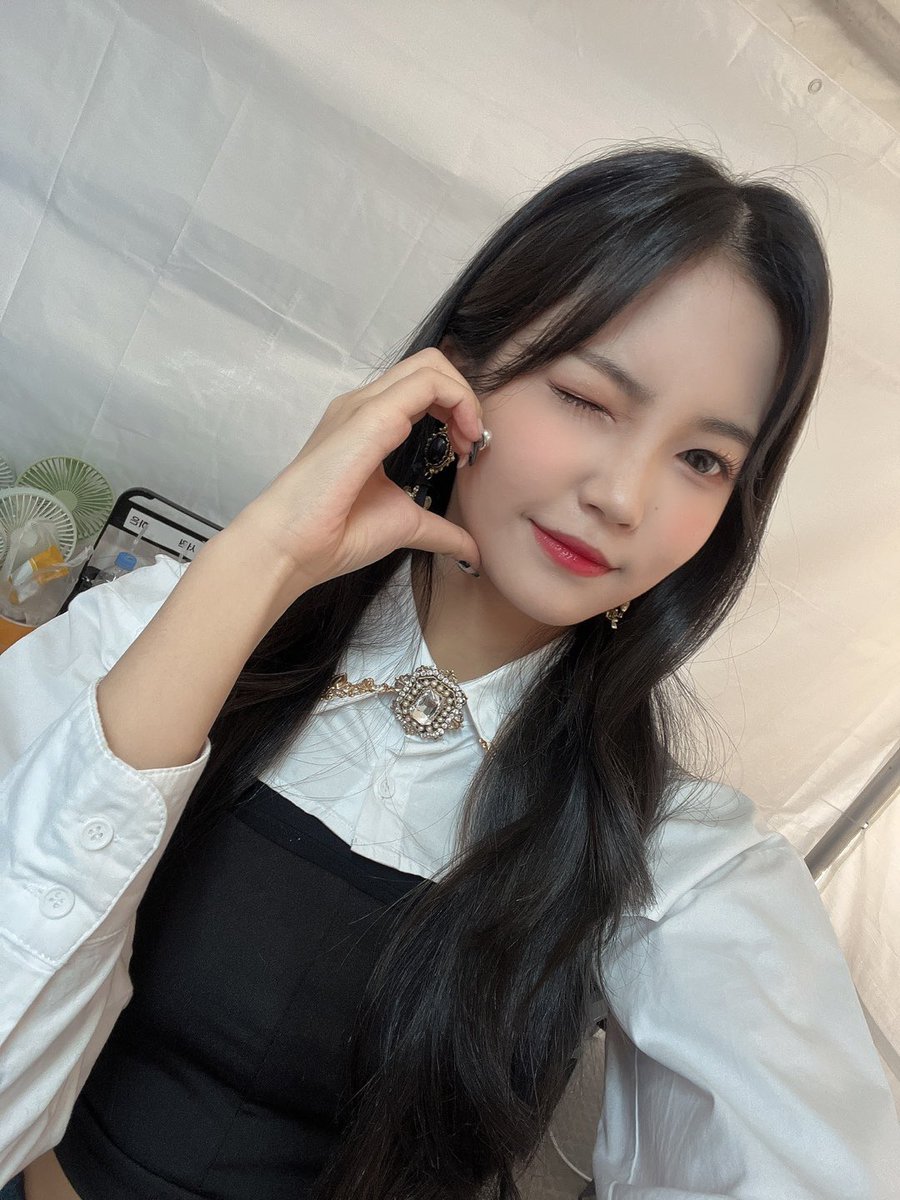 Lapillus_twt's tweet photo. 😝🤭🐰🐶 💖

#Lapillus #라필루스 #Seowon #서원 https://t.co/itY6iLZwoD