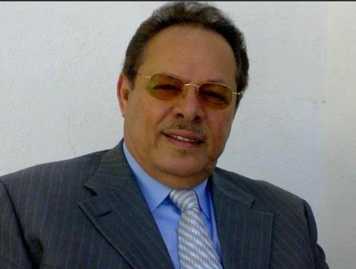 ✍️الرئيس/علي ناصرمحمد 
————————————
لعب التحالف بذكاء على التناقضات ونبش كل الثارات والخلافات القديمة واستخدمها للذهاب باليمن الى الفراغ واللاشي الى بقايا دول يمكن إدارتها ببساطة وخضوع تام

في البداية لعب التحالف على وتر الوحدة والحفاظ على الدولة اليمنية وحدودها الدولية