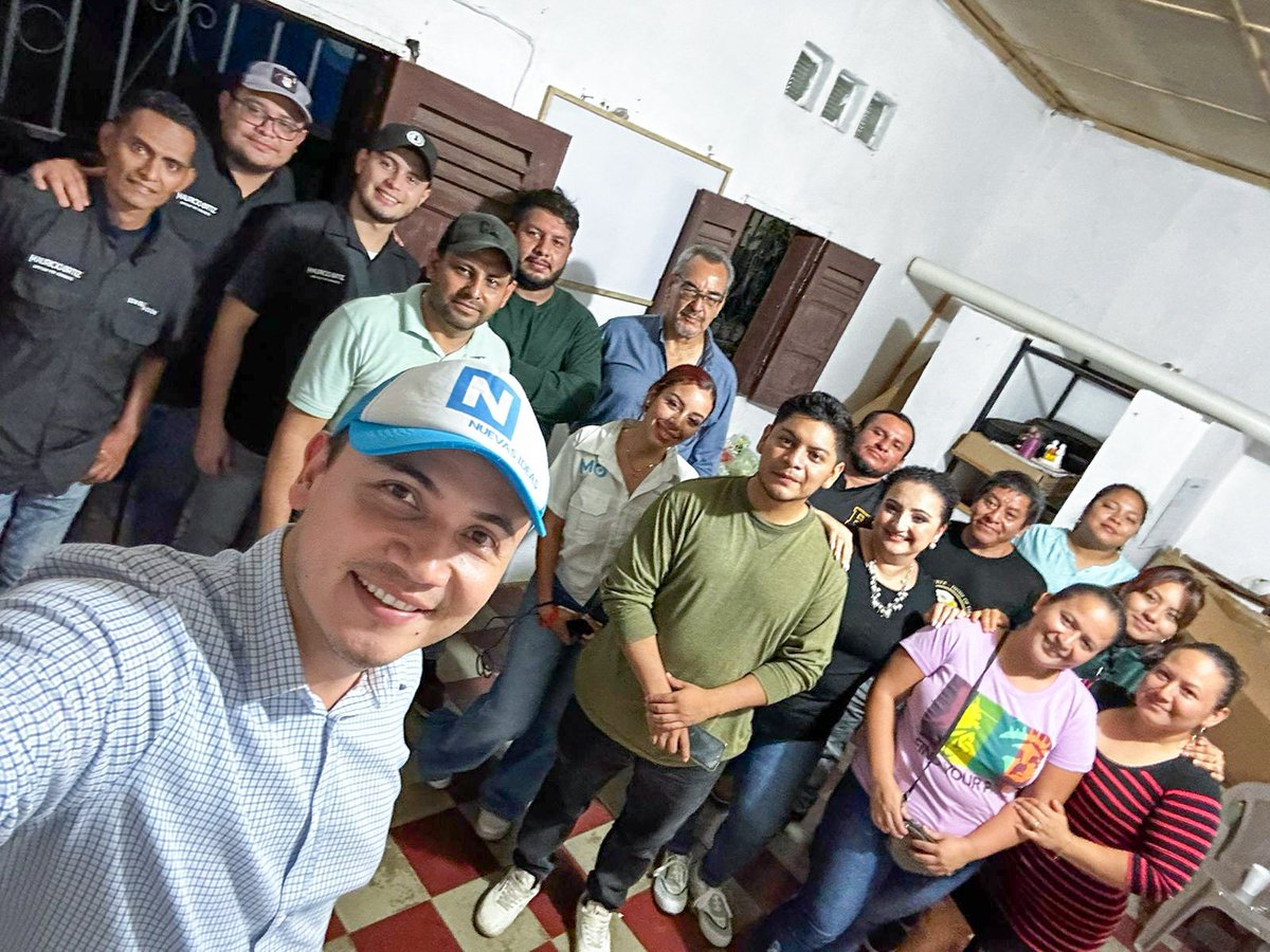 Hoy, domingo por la noche, reunidos con nuestros amigos de la estructura de Nuevas Ideas Municipal Juayua ¡Estamos listos!🇸🇻😎

#SomosAcción
#SeguimosTrabajando