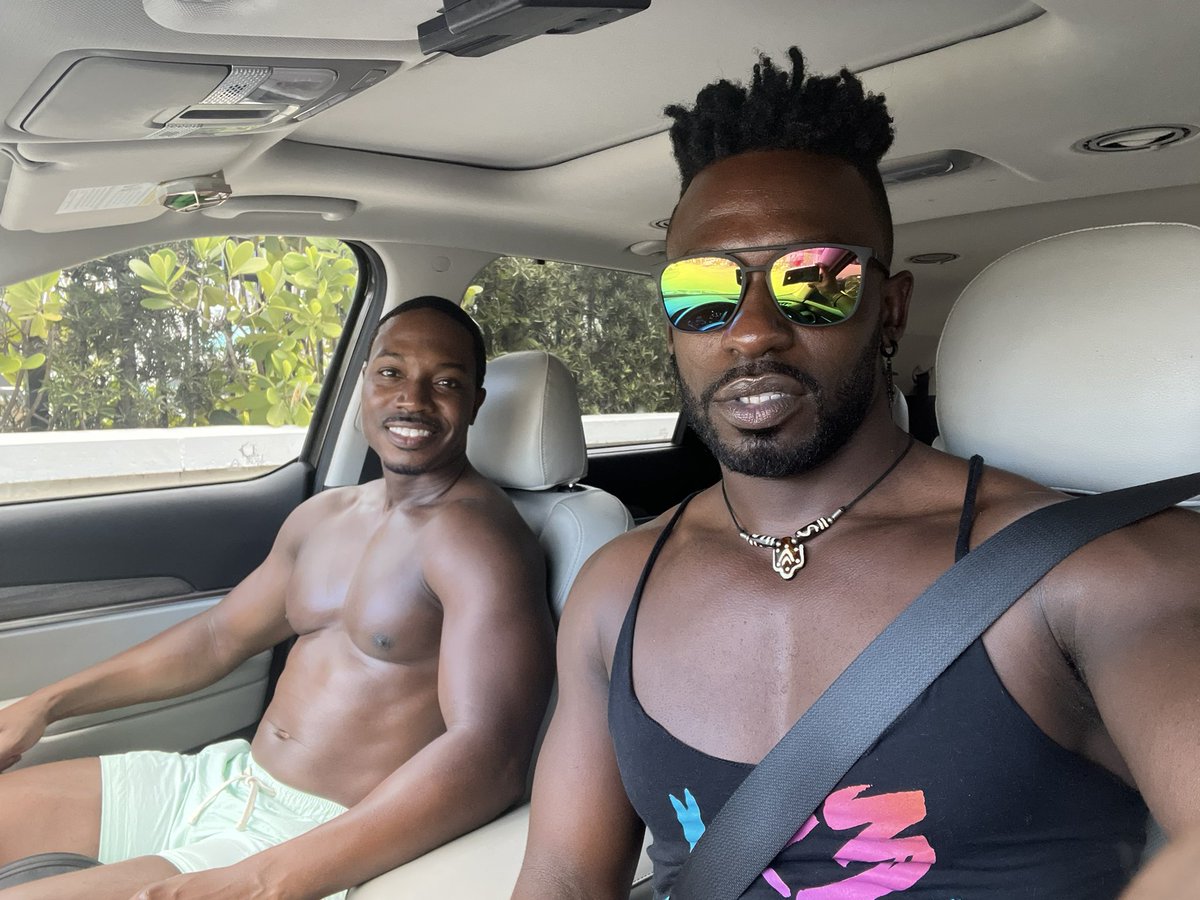 BeanaeReynolds's tweet photo. <- a little chocolate Sunday funday #FLOCKFEST #MEMORIALDAYWEEKEND https://t.co/xW3cBy0TD4