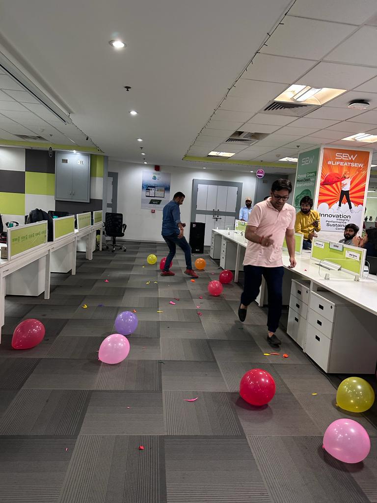 SmartEnergyW's tweet photo. 🌟 Uplifting your Monday with the happy pictures coming from the SEW Noida Office! 📸✨ Games, laughter, fun, and prizes - that's how we wrapped up the last week. 😄🎉 Let the positive energy pass on and supercharge this week together! ⚡️💪

#LifeAtSEW #MondayMotivation https://t.co/Az75fP8Qye
