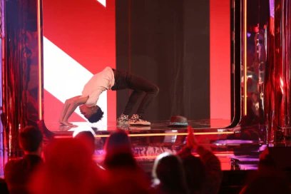 Dancing with Myself by Shakira tweet media