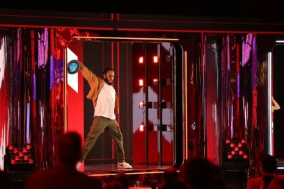 Dancing with Myself by Shakira tweet media