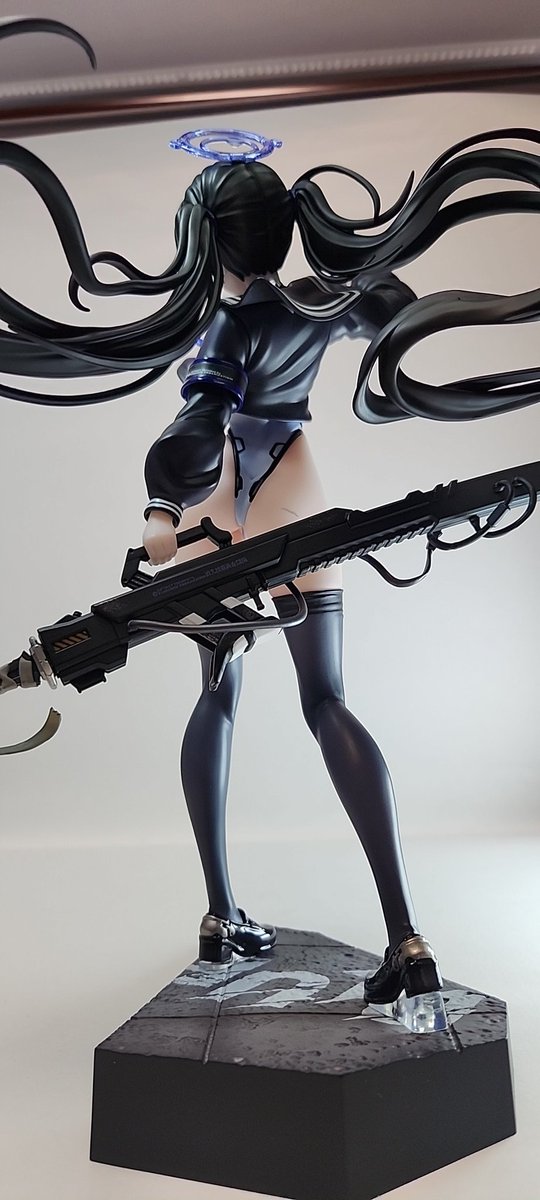 やっぱりデカい武器ってカッコエエよね https://t.co/wTRHMO6f4w