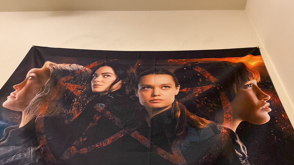 Missing my shows rn, why did they have to take #Motherlandfortsalem literally one of my safe shows… at least I can go on YouTube for edits and look at my tapestry when i miss it.