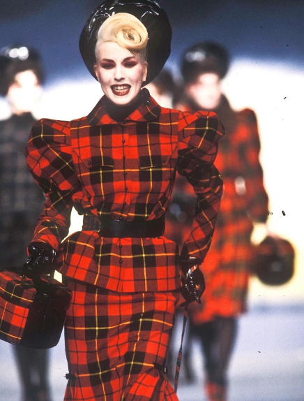 Phyllis67411326's tweet photo. Thierry Mugler fall 1983 RTW #mugler #fashion #runway https://t.co/Cba7JjlZDx