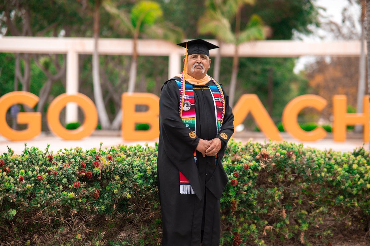 After spending over 30 years in and out of prison, Joseph Valadez now has a master's degree in sociology from CSU Long Beach.
“I hope I can continue to be a beacon of hope for somebody,” Valadez said. 4.nbcla.com/iBUnKbs 

(📷: Miguel de la Rosa)