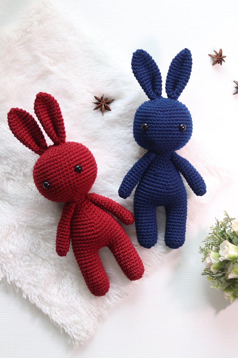 ettaglebova's tweet photo. @worksfess Hai. Yang ingin kasih hadiah unik atau sesuatu yg personal, aku bisa bikinin gantungan kunci, boneka, sarung bantal, dll, semuanya rajutan. Bisa di cek ke IG nya @gallerycrocheta ya https://t.co/JZtuS0CPZh