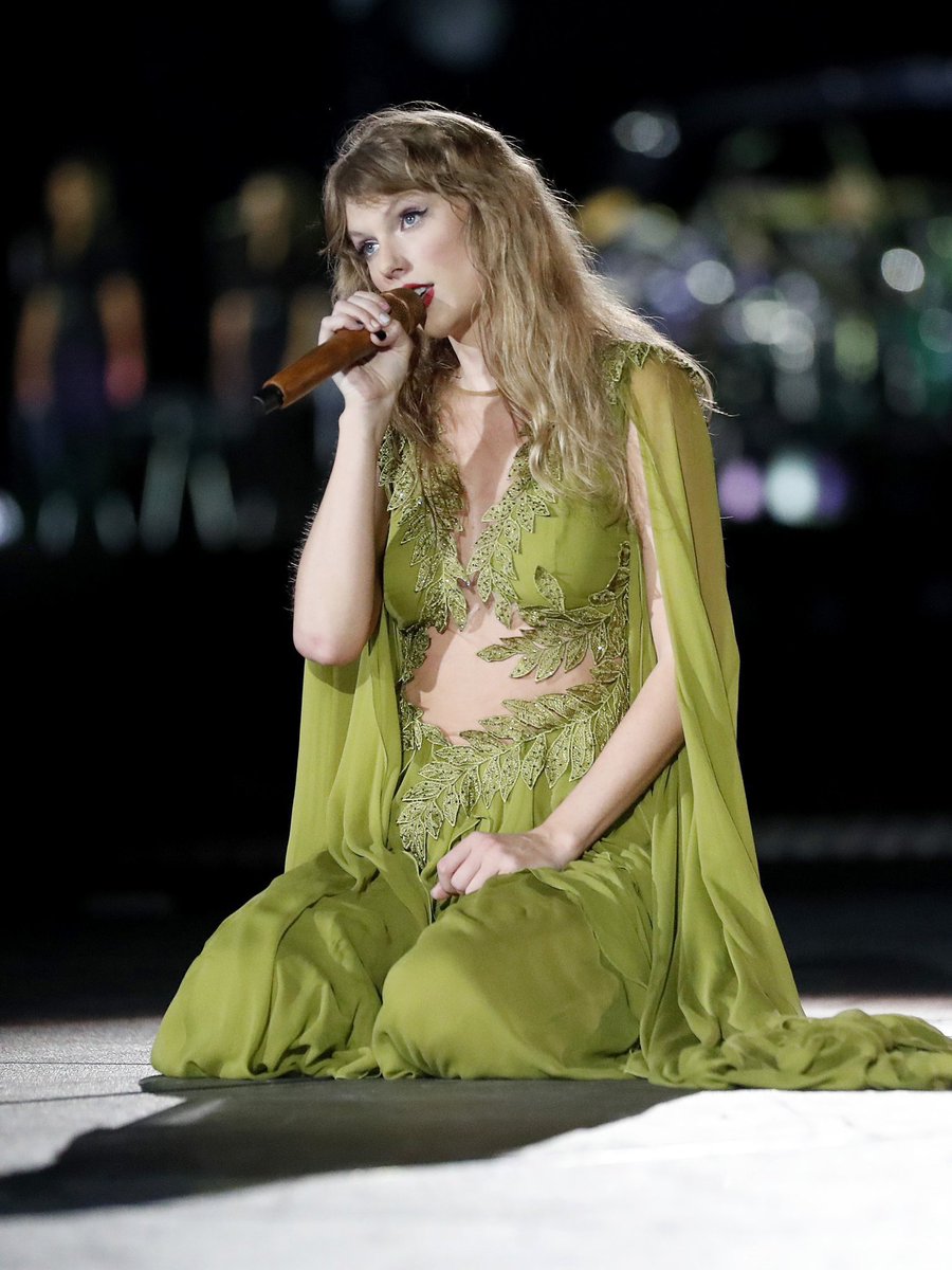 tswifterastour's tweet photo. We are officially more than halfway through the US leg of Taylor Swift’s ‘The Eras Tour’! #TSTheErasTour https://t.co/RWQxm3wsj4