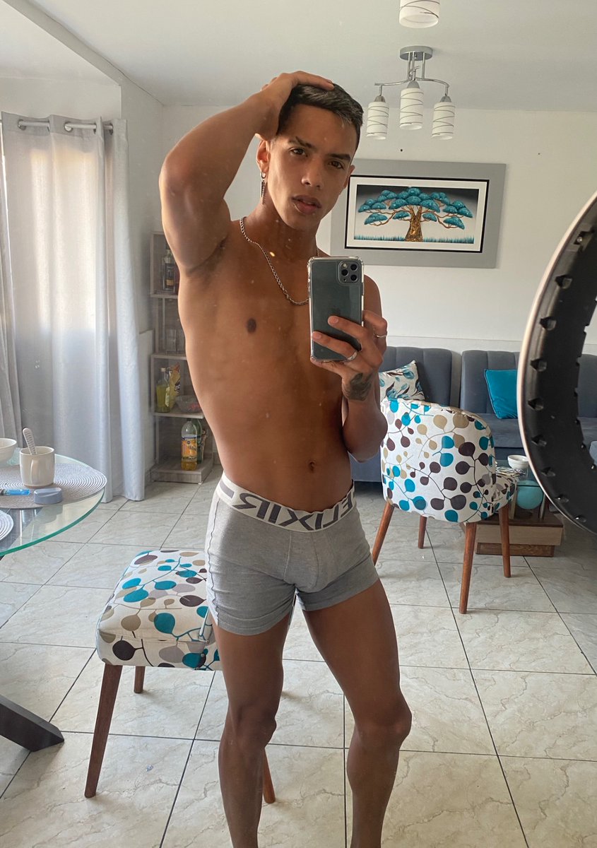 AlexSoccy's tweet photo. Domingo de estar relajado en casa 😏 rt/rt https://t.co/NNtOEJPkWt