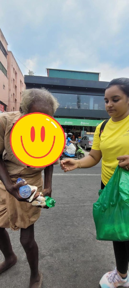 snehamohandoss's tweet image. Post Run Food Distribution For The Homeless💛 #RunForHungerFree

 Thank you Dr. Leena from U.K and Mrs. Mani For Your Support 💛

#WorldHungerDay @FoodBankChennai @FoodBankIndia @WHO @fssaiindia
