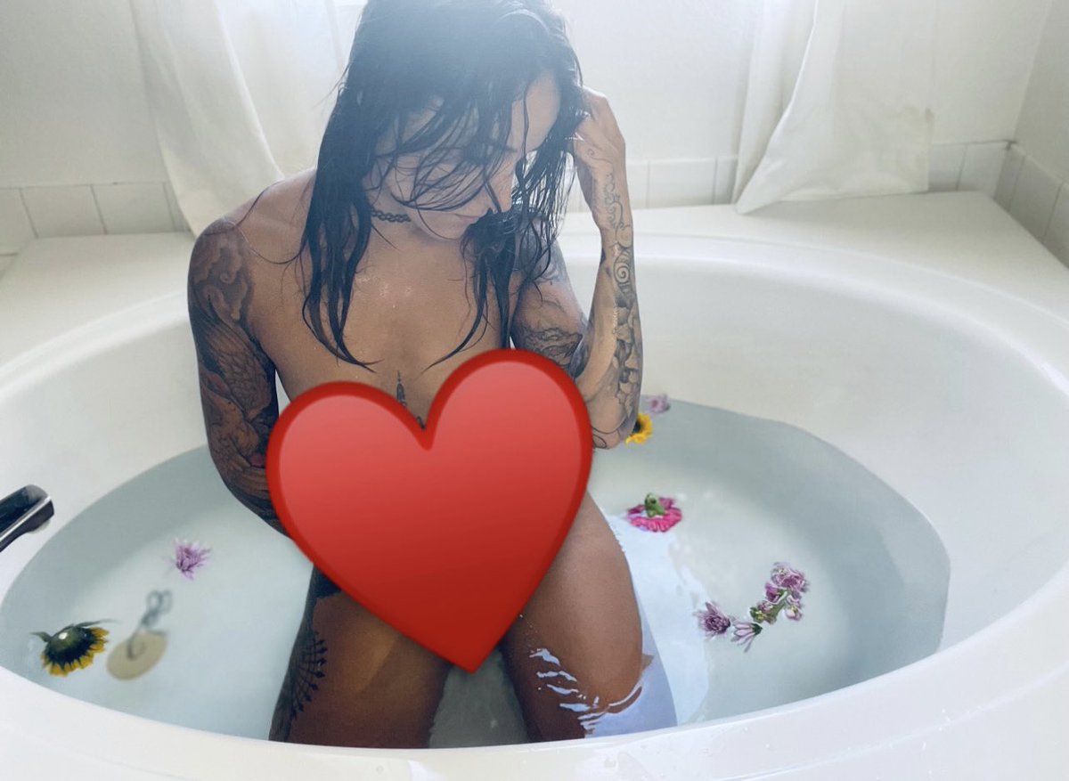 jessicadrakeink's tweet photo. Posted some new things on @OnlyFans https://t.co/QPHEjCIn9E #onlyfans #contentcreator #fineartmodel #fineartnude #selfportrait https://t.co/6KmABehXEq