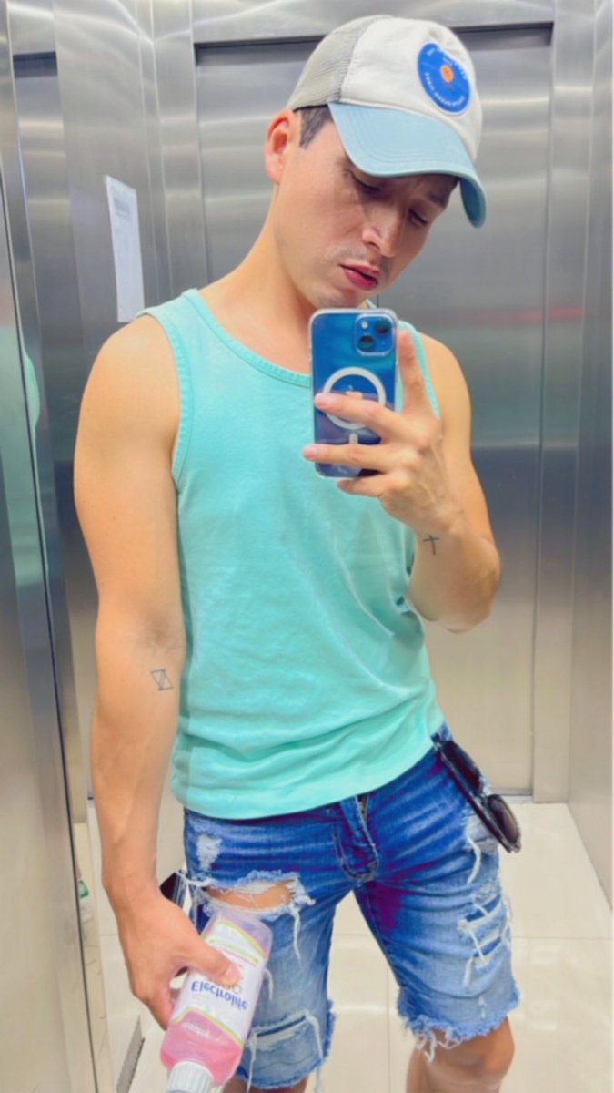 chars_nava's tweet image. A pero el muchacho quería ir a la feria nacional del vino y queso #cruda #resaca