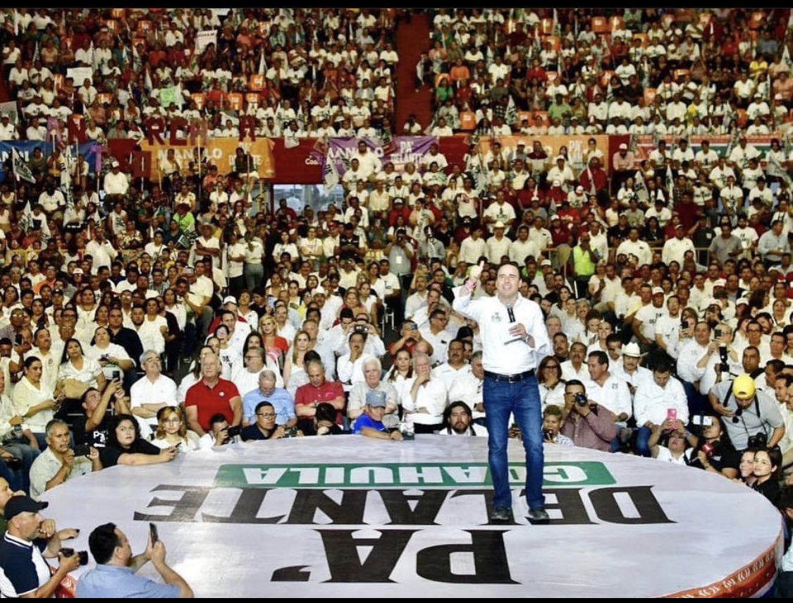 EduardoOlmosC's tweet photo. Gran cierre de campaña en la laguna de quien será el próximo Gobernador de #Coahuila @manolojim y de nuestras candidatas y candidatos a Diputados locales.

#PaDelanteCoahuila https://t.co/p59rFs2P6M
