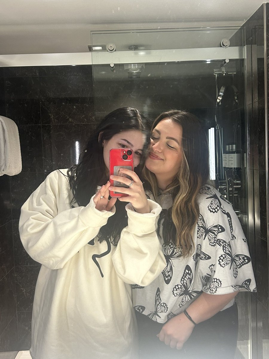 Hayley Hollis🕷️ tweet media