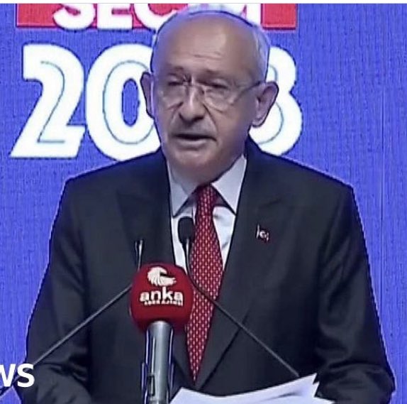 Sen elinden geleni yaptın.
En azından çocukluğumuzun sayısı çok az beyefendi politikacı profilini yeniden hatırlattın ve tüm süreci hafifleşmeden, son derece zarif bir söylemle yürüttün. 

Bizler yüz yıldır yaptığımız hatalara bakalım. Muhafelet olduğu yerde sayan bir yapı değil,