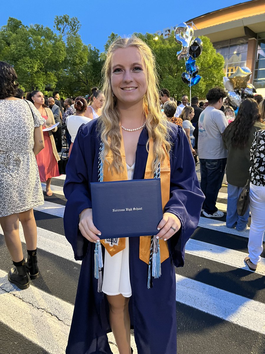 Lea Smith tweet media