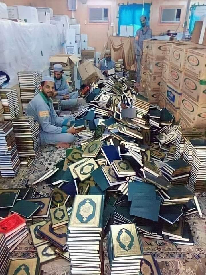 آذِآ کْنِتٌ مًنِ عٌشُآقُ  آلَقُرآنِ  فُضغُ لَهّمً قُلَبً ❤ وٌقُلَ آلَلَهّ  آکْبًر ☝️