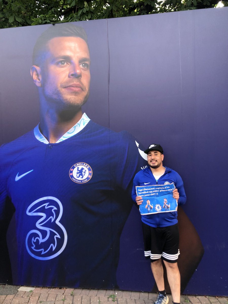 Thank you @CesarAzpi for giving me your hoodie. You made my day!💙

#cesarazpilicueta #azpilicueta #azpi #chelsea #chelseafc #chelseafootballclub #comeonchelsea #getinchelsea #wearechelsea #cfc #blueisthecolour #upthechels #london #ldn #londonisblue #prideoflondon #cfcfamily