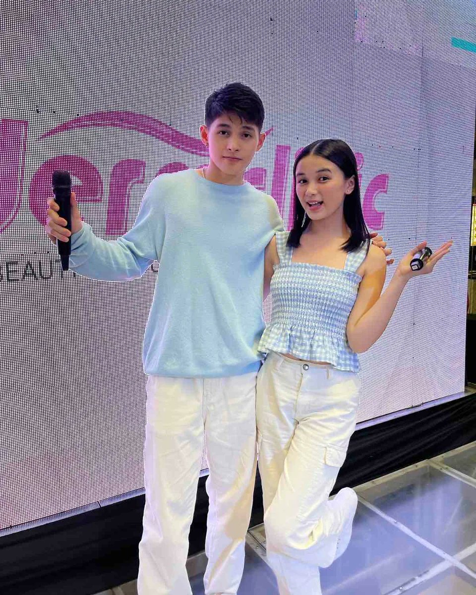 Sparkle_GMA's tweet photo. Allen, Sofia, Derrick, and Elle in the flesh! 🫶🏻
#DermclinicPH endorsers Allen Ansay and Sofia Pablo and #DermplusPh endorsers Derrick Monasterio and Elle Villanueva all came together for an 'Ultimate Celebration' in SM Bacoor ✨️ https://t.co/DAbKI7dB03