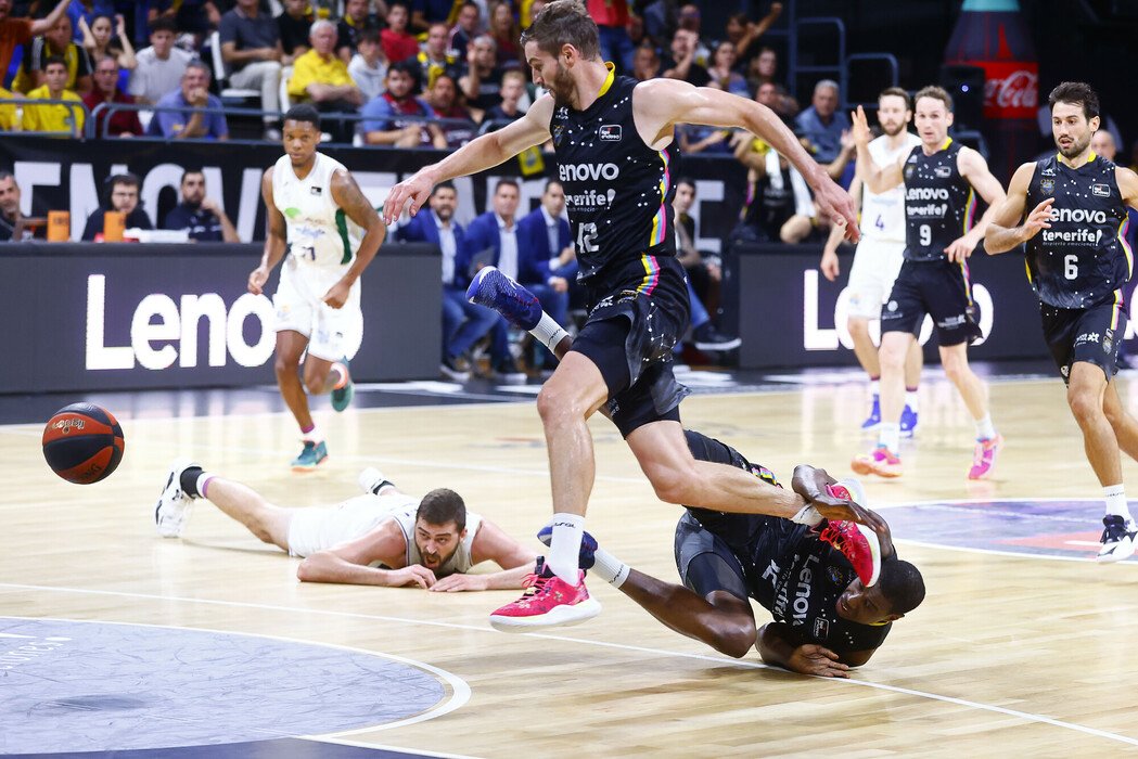 Lenovo Tenerife, al borde de la debacle (59-72) superbasketcanarias.info/lenovo-tenerif… vía @SUPERBASKET7 @CB1939Canarias #ACB @unicajaCB #muysuperbasket  #baloncesto #basketball #VamosCanarias #LenovoTenerife  @ACBCOM #cronica