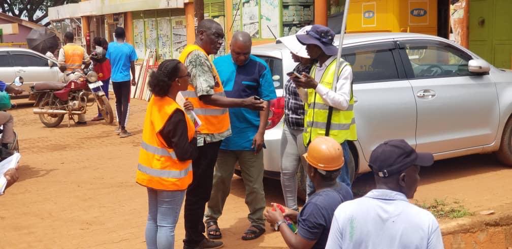 AH_mugerwa's tweet photo. Concluded works for pegging of Salaama Rd(11Km) 90% of the landlords are Hopeful and they are signing consent forms for offer the right of way for the project
#ServiceAndAccountability 
Thank you Hisworship @mulyanyama ⁦@KCCAUG⁩ and all division leaders for the commitment https://t.co/KCjxxwiDUH