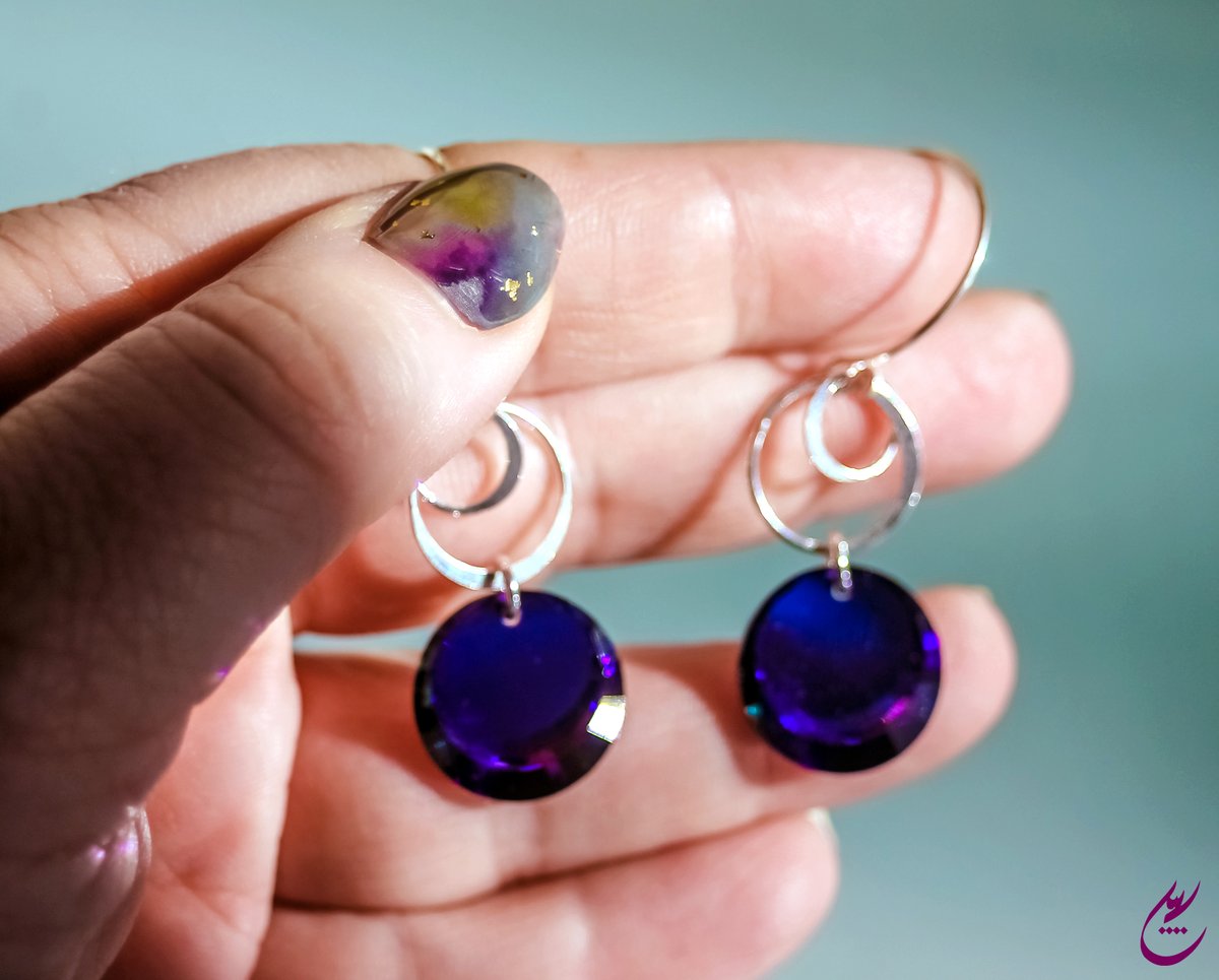 designbybehin's tweet photo. New earrings: Heliotrope Swarovski crystal earrings with Sterling silver interlocking Circles.
I will style this earring with this rare violet Baroque Swarovski crystal pendant with a Sterling silver chain. #designbybehin #etsyseller #customjewelrydesign

https://t.co/Pi0jLifNZg https://t.co/37zW1CoazW