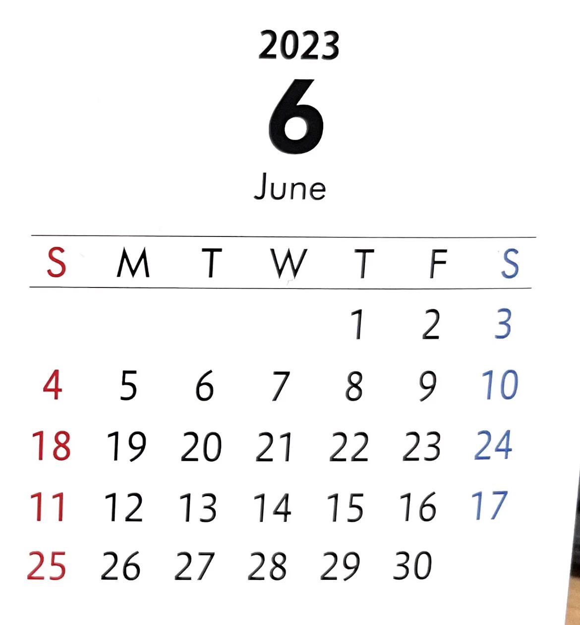 6月のカレンダーに違和感。よく見ると週が上下逆転していた..