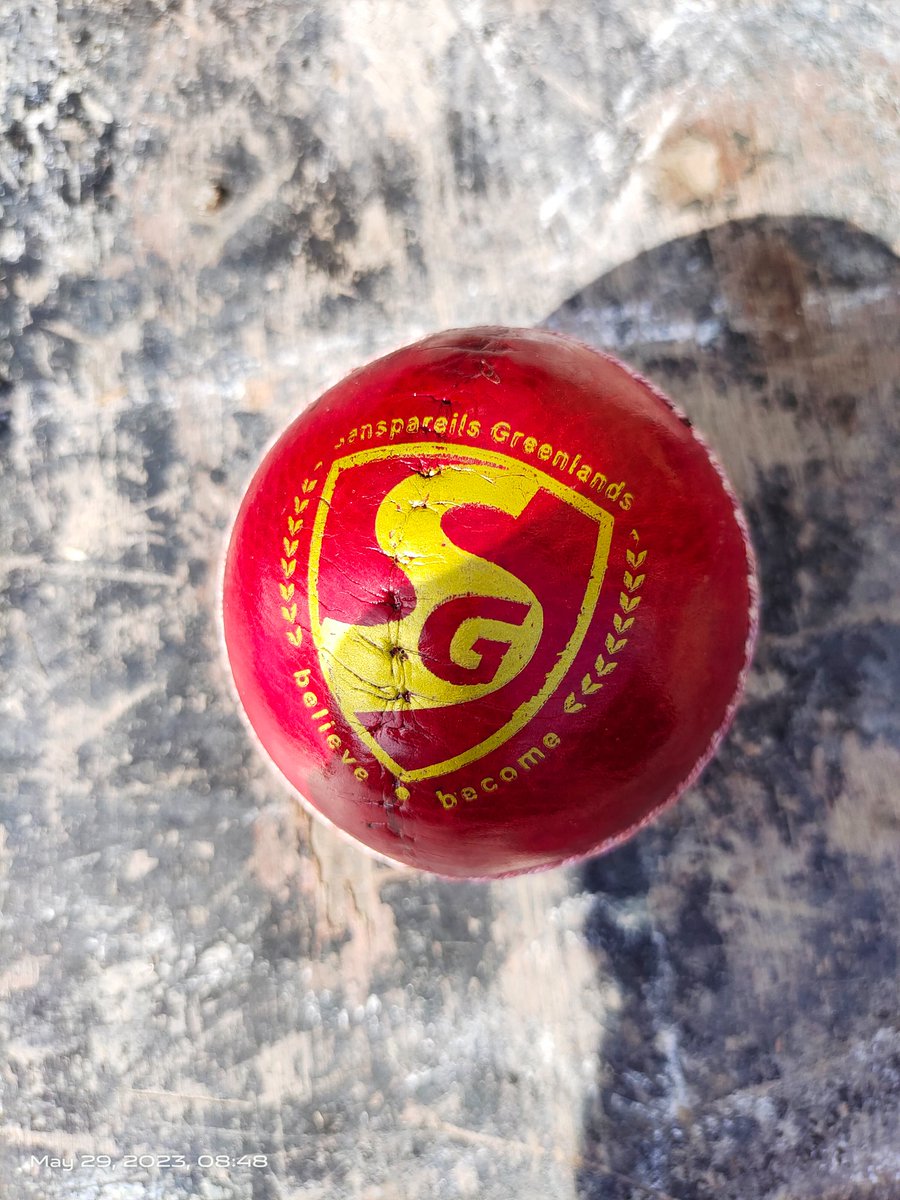 Valtaoi02's tweet photo. the quality was abysmal!😡I'm disappointed with the quality of the SG leather balls I recently bought. The inconsistent bounce, and it started peeling . Total waste of money! I've only used them a few times and it is already falling apart. I'm not sure if I'll buy SG balls again. https://t.co/TiF7YehdPz