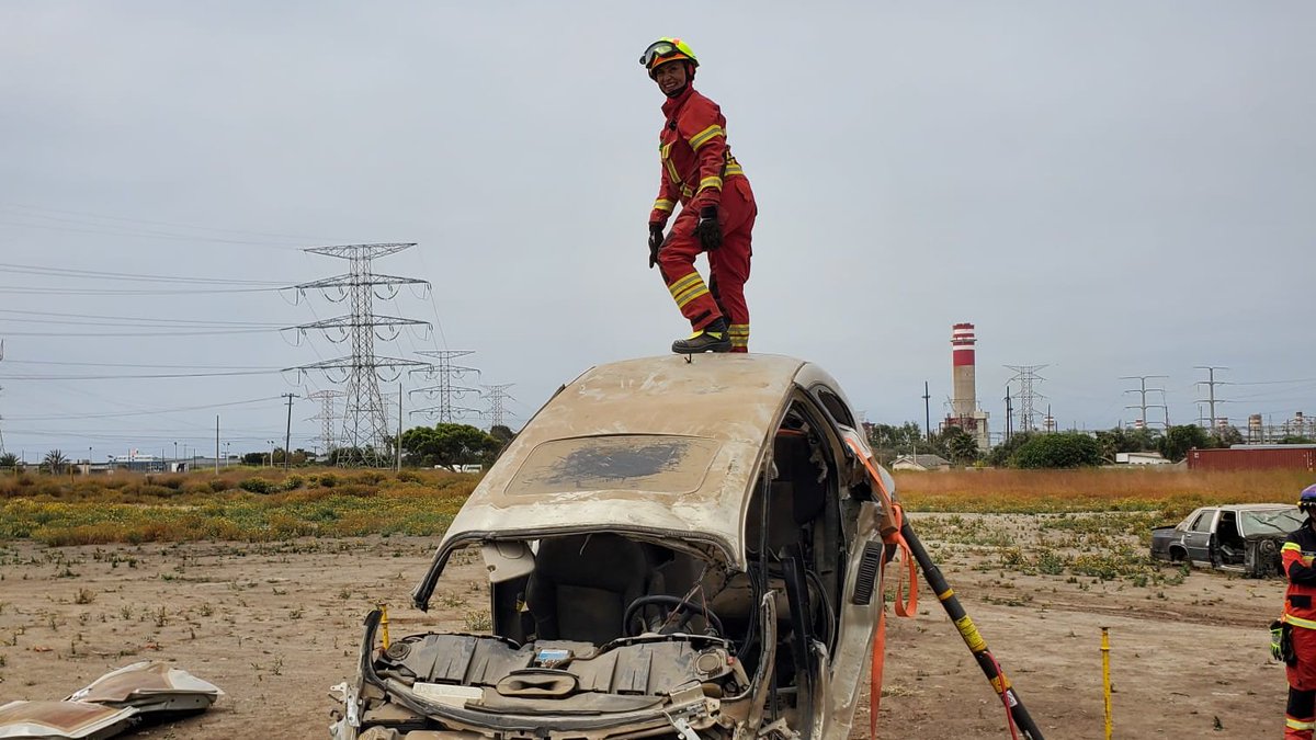 ¡Dan todo por salvar vidas!❤️

Son mujeres valientes y fuertes que con orgullo y distinción porta en el emblema que representa la vida.

Se preparan para el rescate de personas que se quedan prensadas o atrapadas en vehículos después de un accidente.🚗